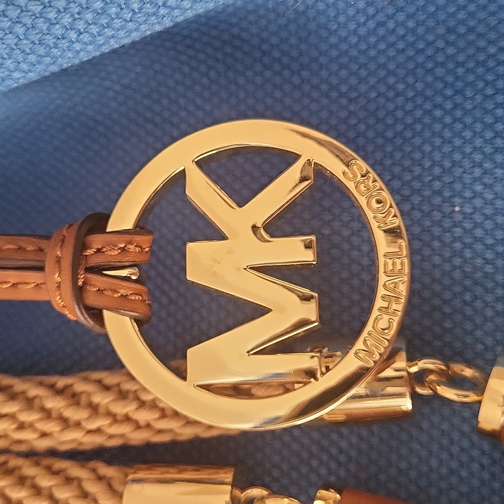 MK Handbag - Picture 3 of 6